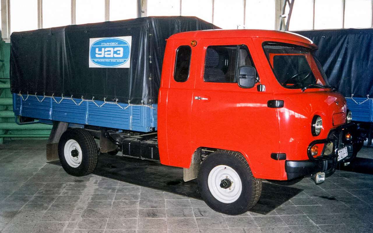 УАЗ-39095 с полуторной кабиной и колесной базой 2500 мм.