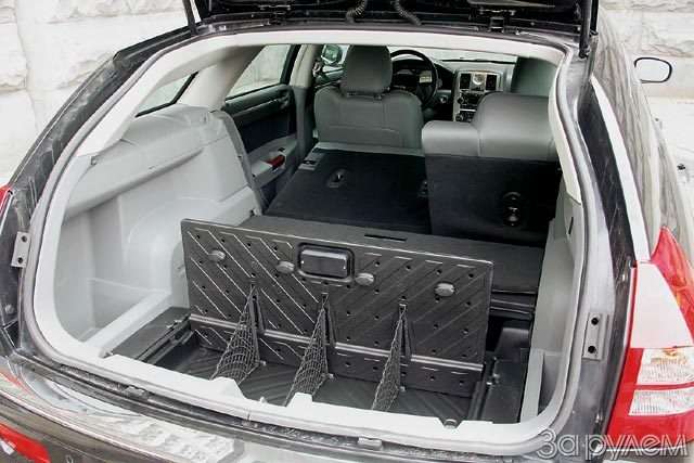 Chrysler 300C. Большой дорожный чемодан — фото 57091