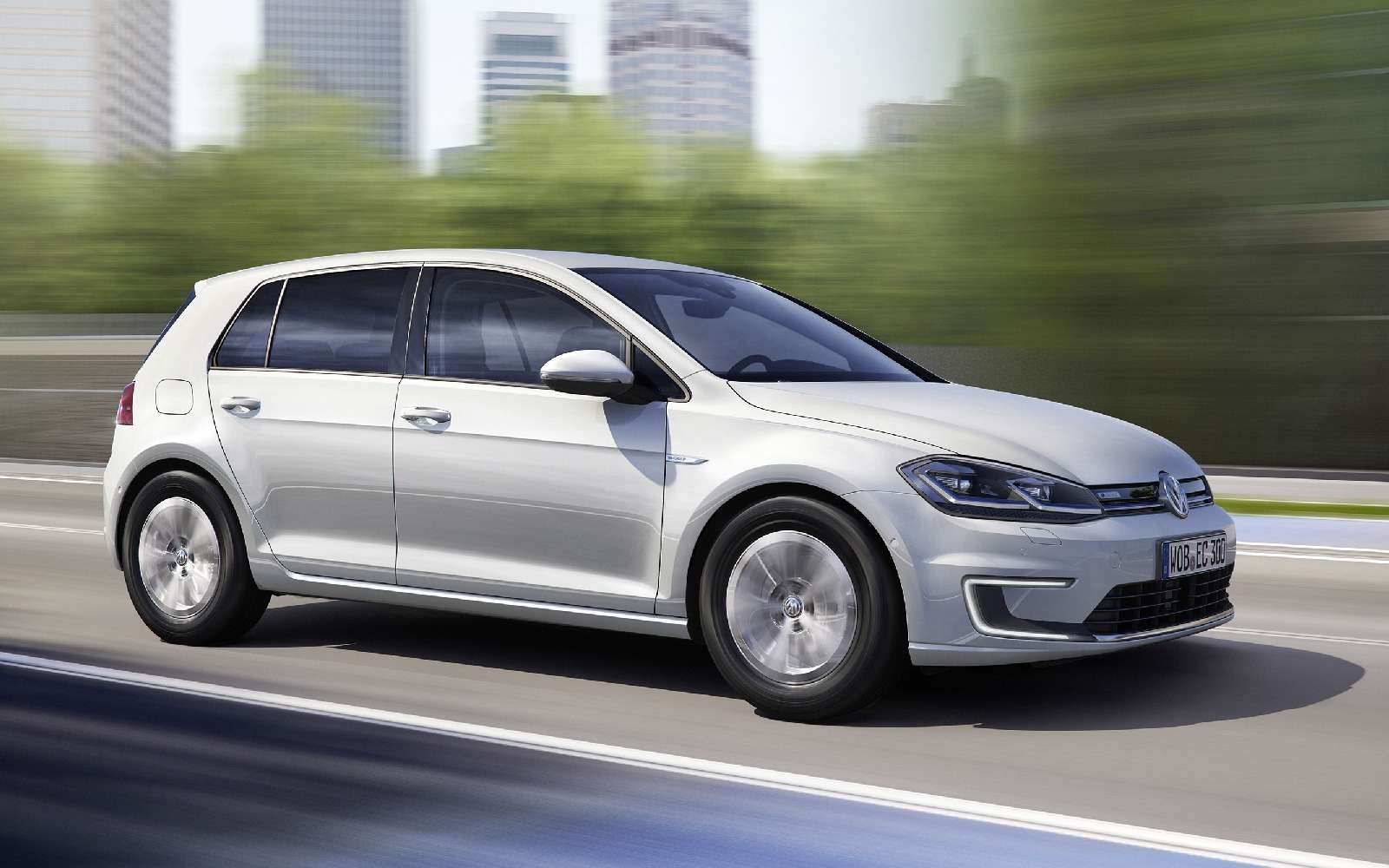 Озеленитель имиджа: Volkswagen обновил электромобиль e-Golf — фото 665348