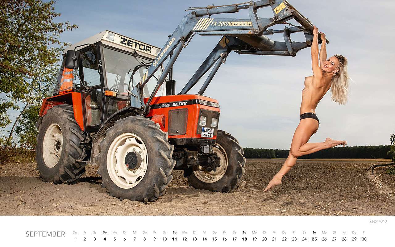 Обнаженные трактористки — эротический календарь на 2022 год — фото 1287653