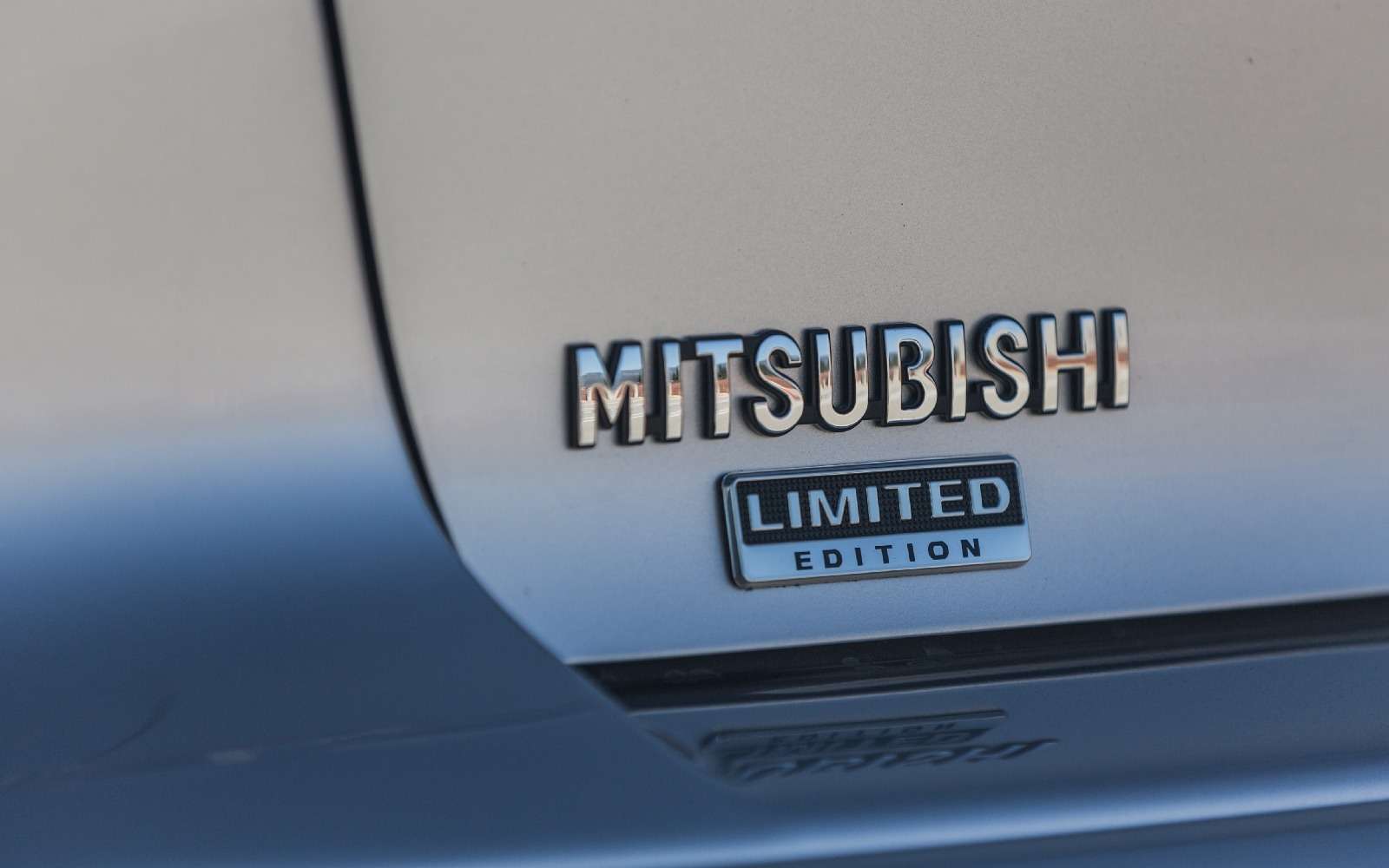 Mitsubishi Lancer Limited Edition: глянец для ветерана — фото 746602
