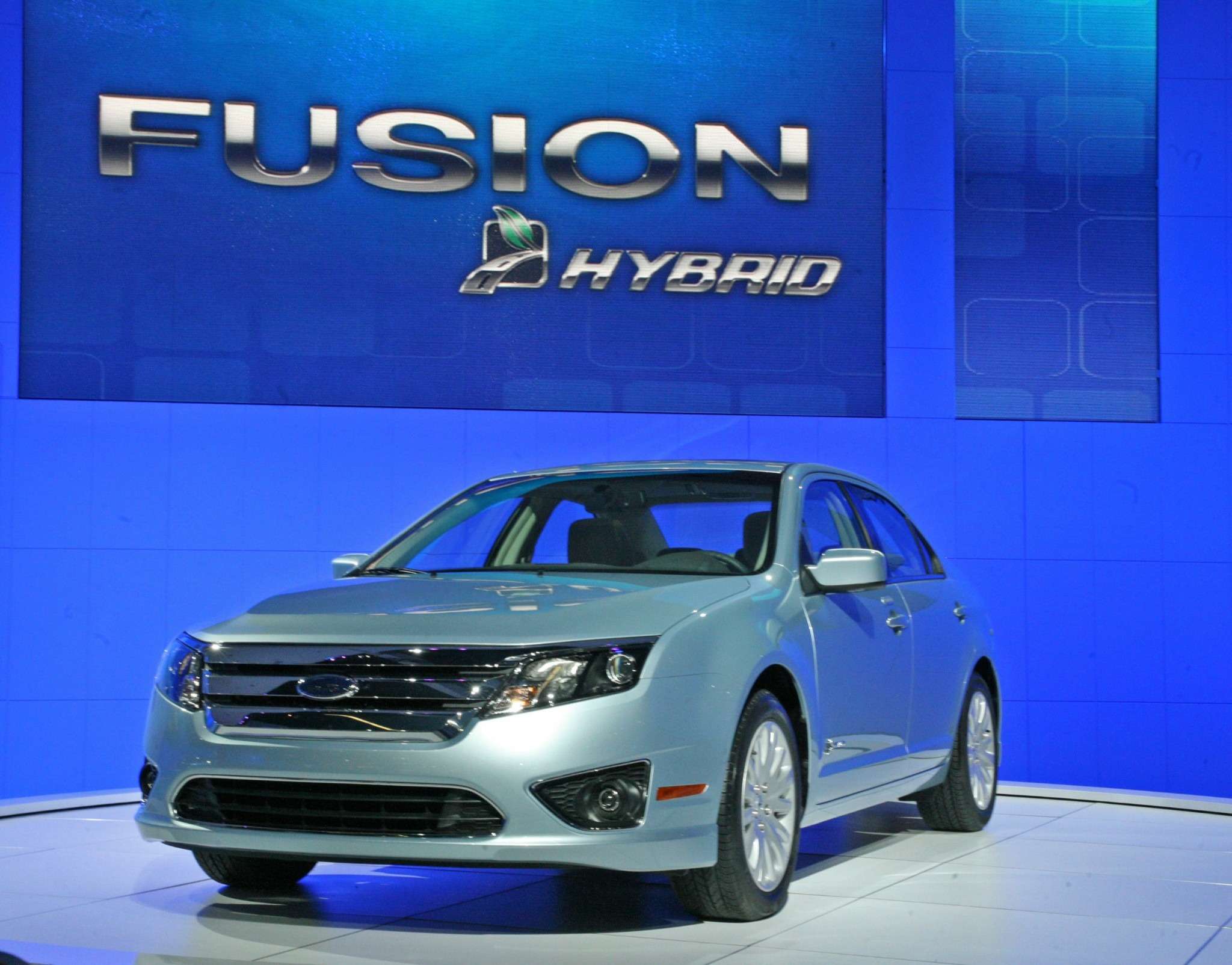 Ford Fusion Hybrid_no_copyright
