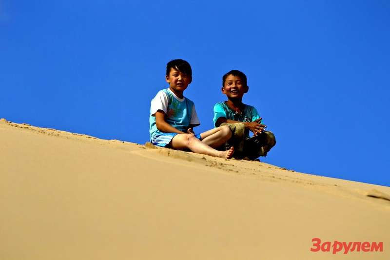 Дети в тысячакилометровой песочнице чувствуют себя уютно