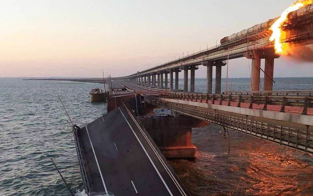 Взрыв на Крымском мосту: видео и заявление Следственного комитета