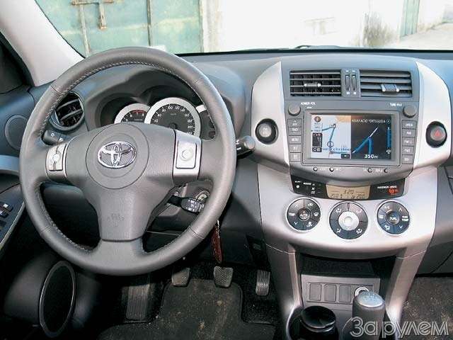 Toyota RAV4. Свет в окошке