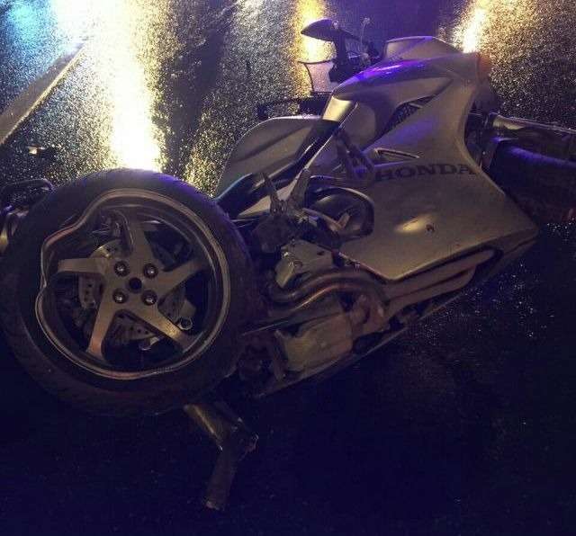 В Москве пьяный полицейский на Форде насмерть сбил мотоциклиста