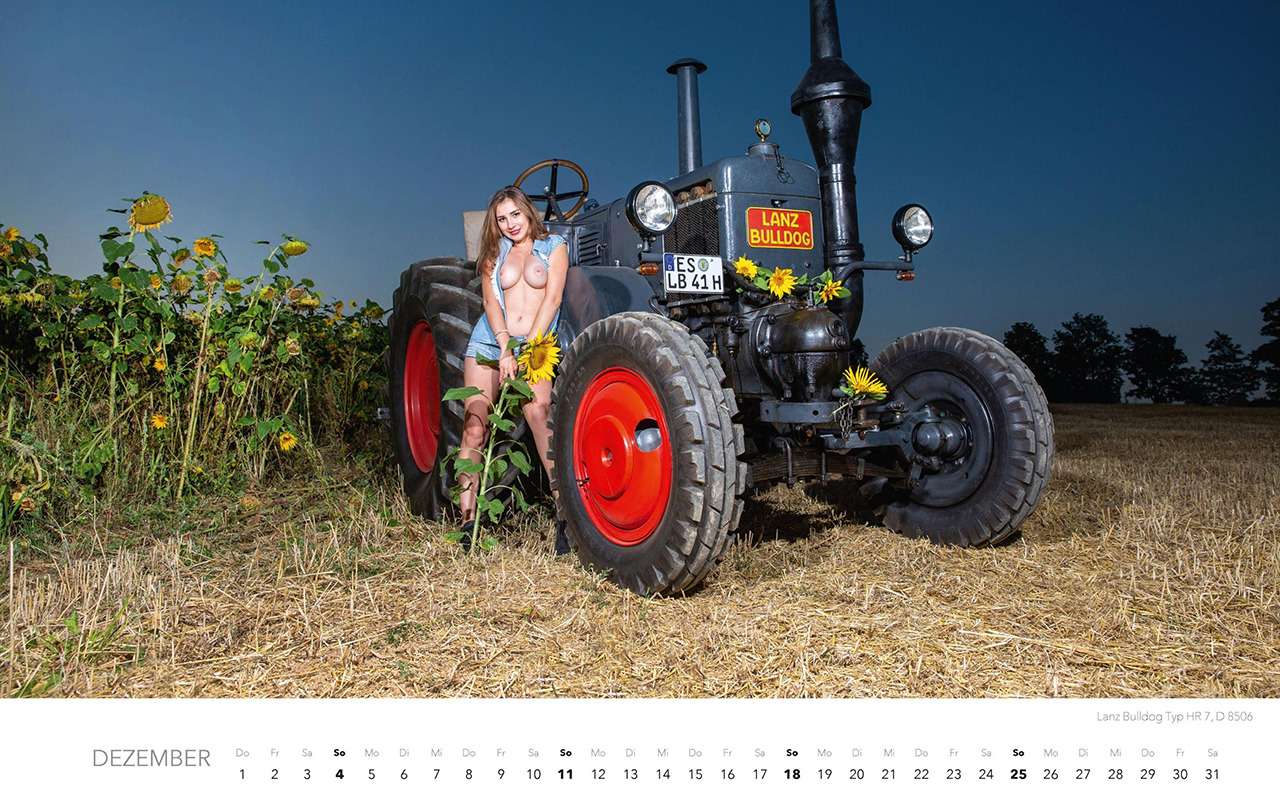 Обнаженные трактористки — эротический календарь на 2022 год — фото 1287656