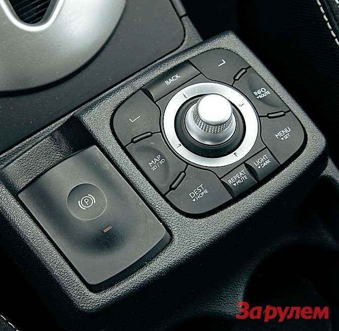 В «Рено» почти стандартный для современных автомобилей джойстик управления дополнительными системами, в том числе навигацией.