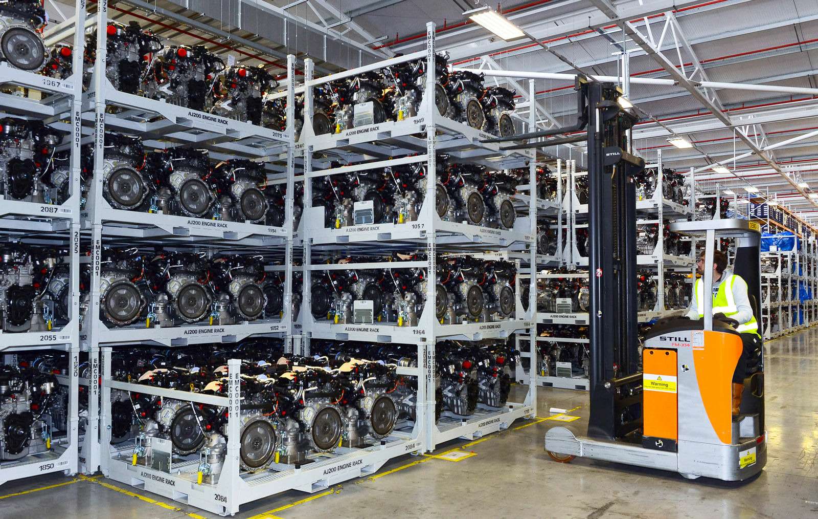 Завод двигателей Jaguar Land Rover: сто гениев в час — фото 589034