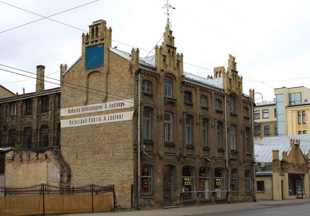 На улице Бривибас в Риге сохранились корпуса фабрики Лейтнера. Фото: Wikipedia