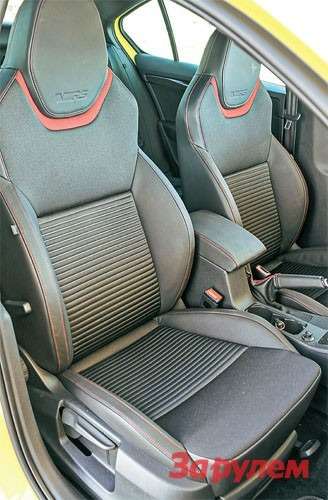Интегрированные кресла «Октавии RS» могут быть как полностью кожаными, так и с тканевыми вставками.