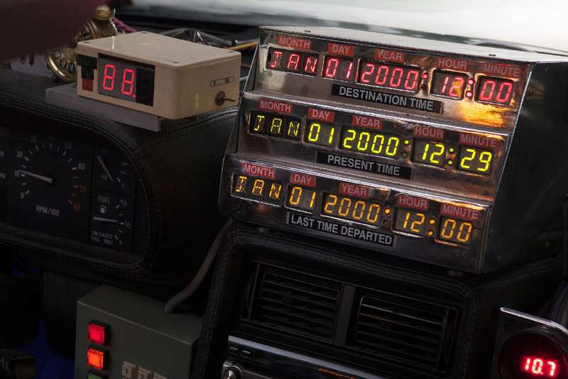 Водитель DeLorean разогнался выше 88 миль/ч, но полиция не оценила