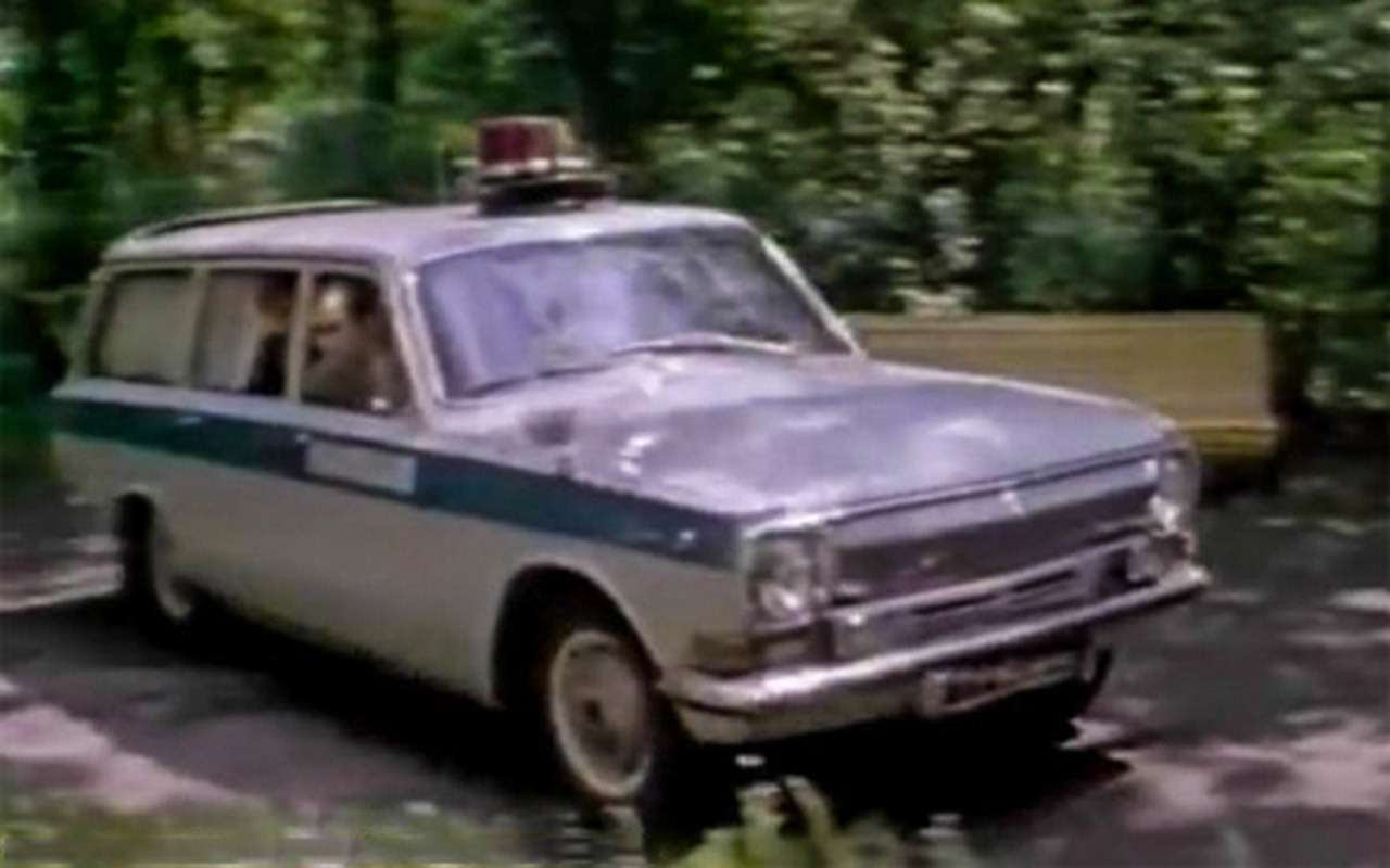 «Ночное происшествие», режиссер Вениамин Дорман, 1980 год. Волги ГАЗ‑2402 работали и в милиции, хотя и в куда меньших количествах, чем седаны.