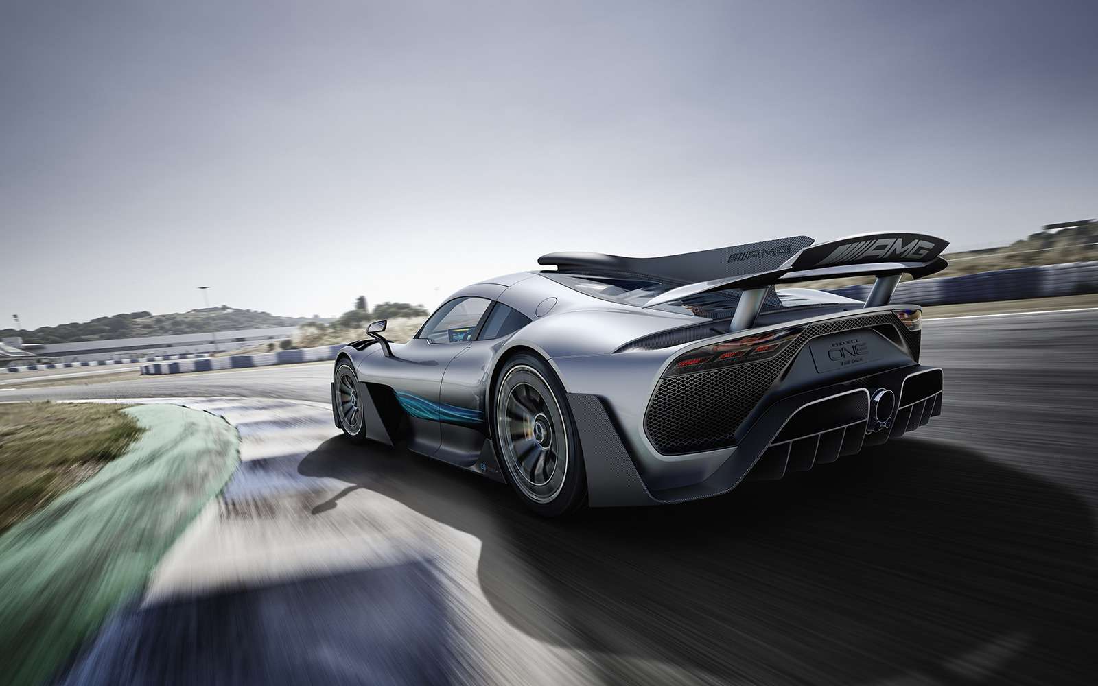 2 секунды до сотни — Mercedes-AMG Project ONE против Aston Martin Valkyrie — фото 805545