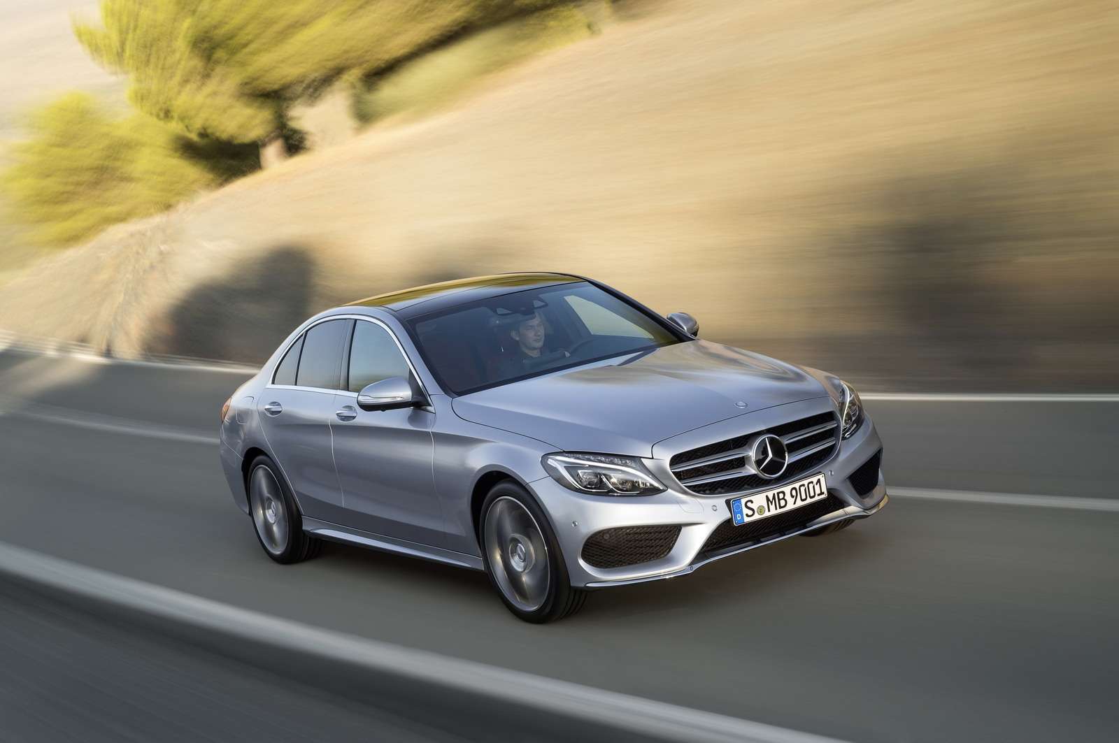 Mercedes-Benz C-класса. Цена полноприводных версий: 2 460 000 – 3 560 000 рублей. Двигатели: бензиновые 2.0, 3.0 (184 и 367 л.с.), дизельные 2.2 (204 л.с.) Трансмиссия: 7-ступенчатый автомат.
