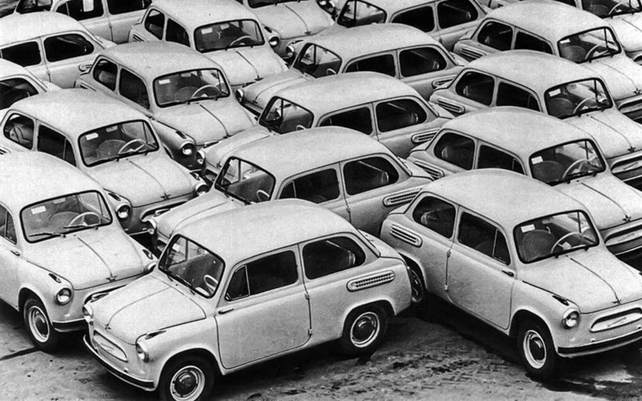 Серийное производство автомобилей ЗАЗ-965 Запорожец начали в конце 1960 года. Мотор V4 развивал 23 л.с. С 1963-го его сменил ЗАЗ-965А с мотором 27 л.с. Последний раз модель изменили в 1966-м, установив, в частности, 30-сильный двигатель. На экспорт автомобиль шел под именем «Ялта» (Jalta). На базе ЗАЗ-965 создали почтовый фургон 965С, а также семейство ЗАЗ-970 — фургон, пикап и минивэн вагонной компоновки. Всего до 1969 года построили чуть более 322 тысяч машин.
