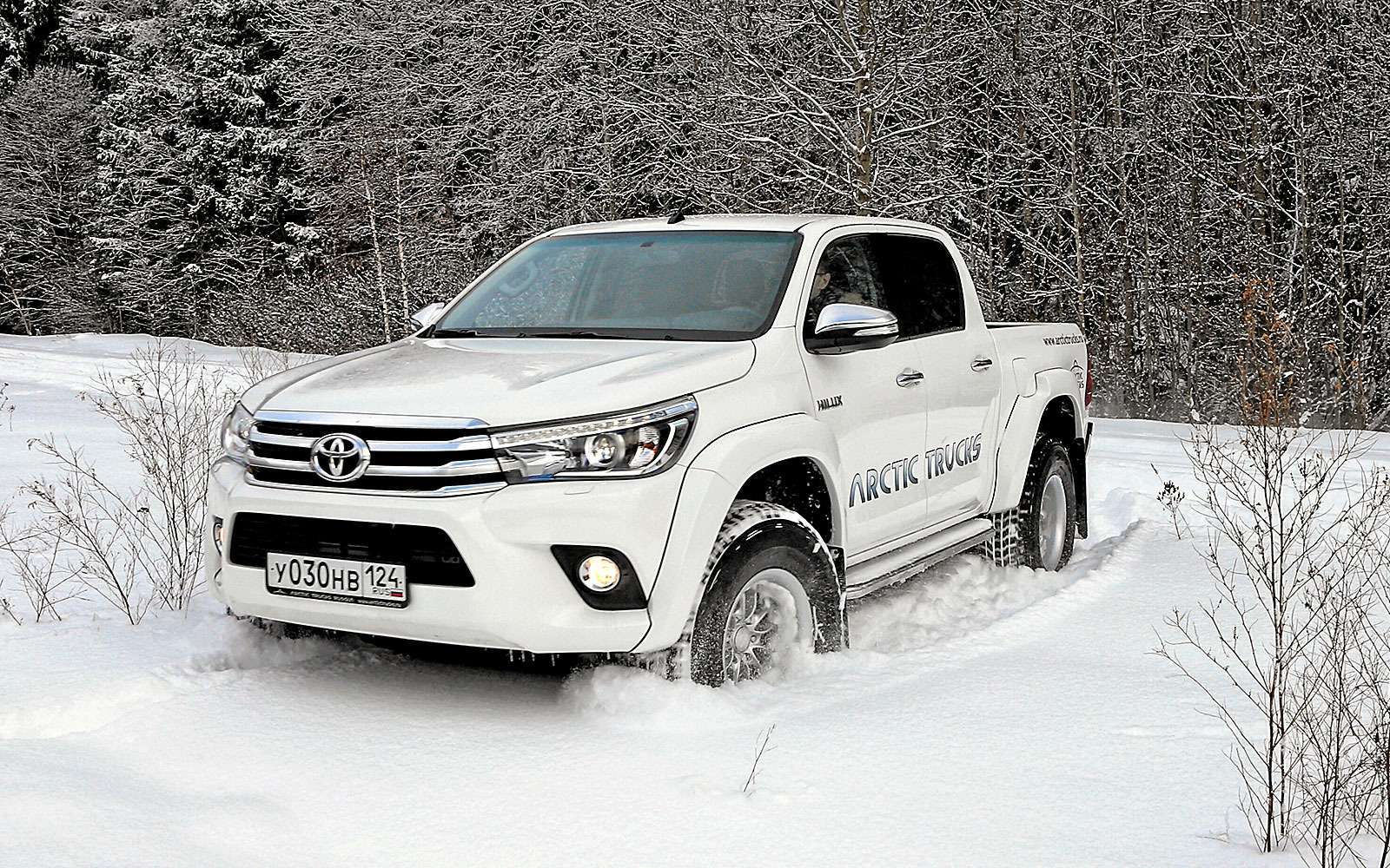 Toyota Hilux Arctic Trucks AT35 6X6