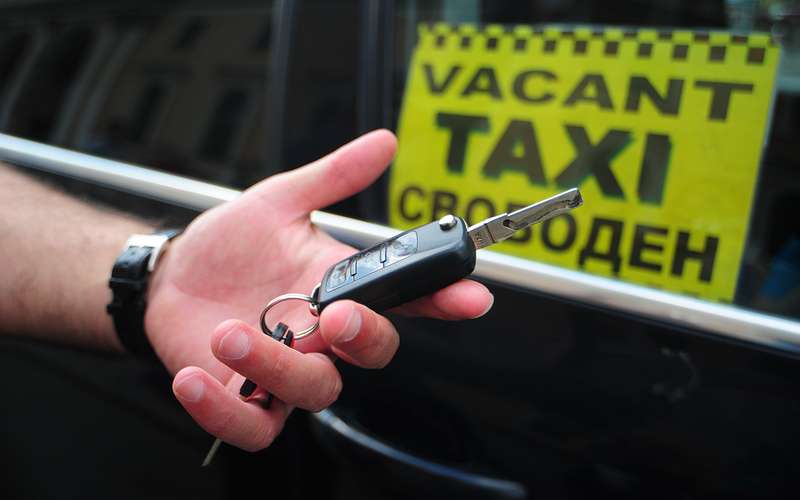 Таксист и пассажирка подрались из-за 25 рублей