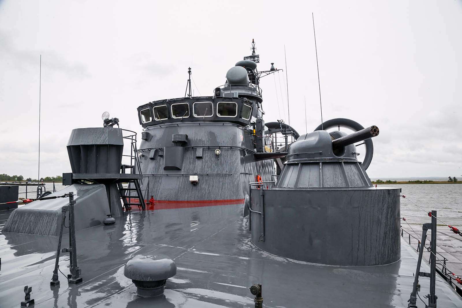 Малый десантный корабль Зубр: самый большой на воздушной подушке — фото 612050