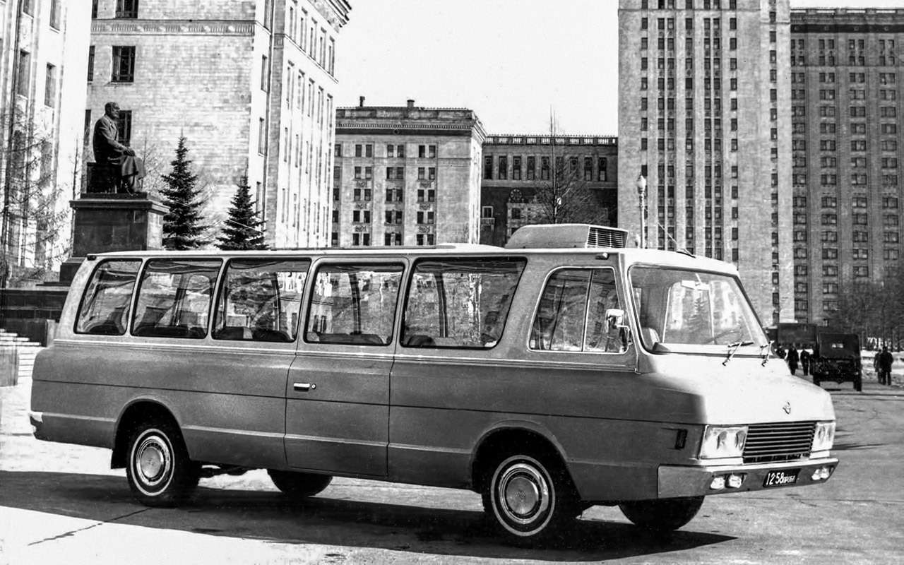 The most amazing Soviet bus: youth and hair 