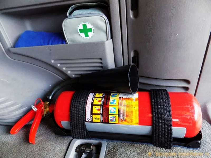 Проверьте багажник — а то штраф за неправильное хранение огнетушителя