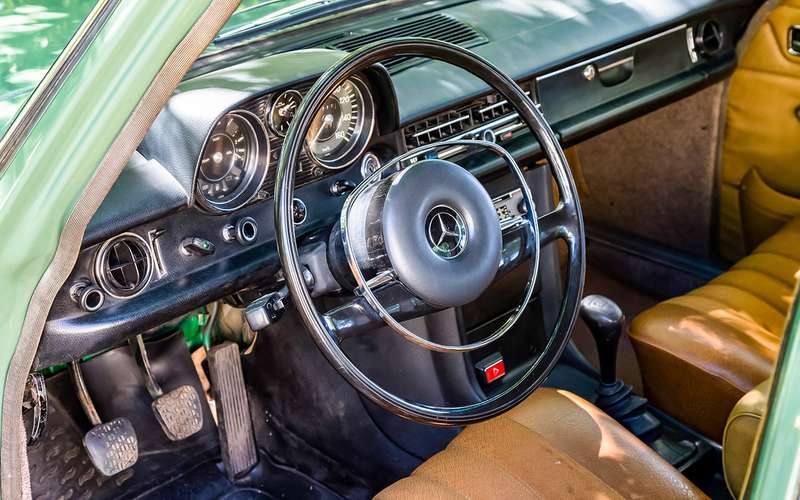 «Мечта таксиста» и «миллионер» - дизельный Mercedes W115