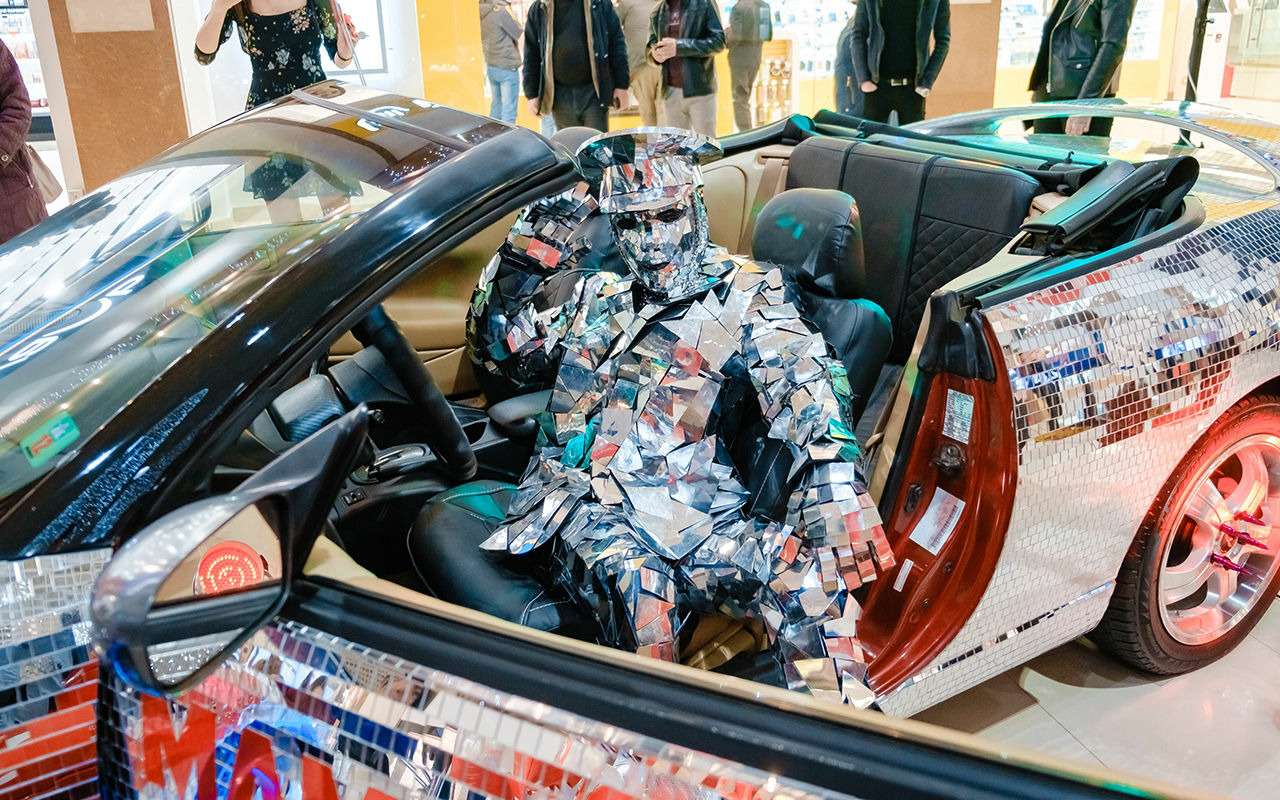 Экстрим-тюнинг по-нашему: кабриолет с 65 тысячами зеркал