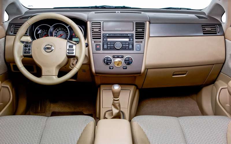 Nissan Tiida (2004-2013): все «за», «против» и придирки