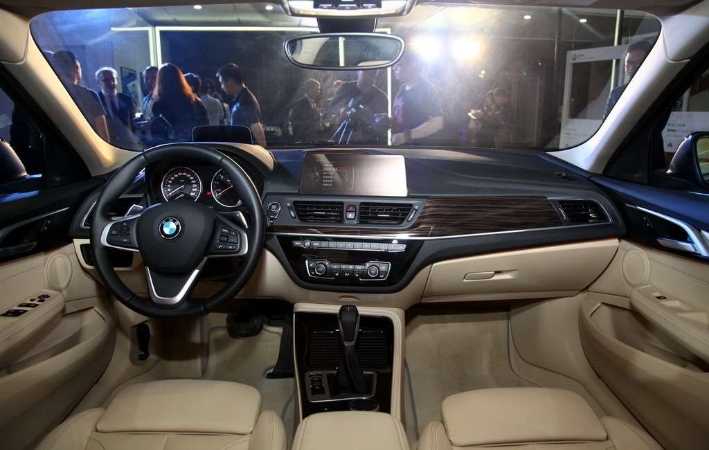 В Гуанчжоу дебютировал переднеприводный седан BMW 1-й серии — фото 665763
