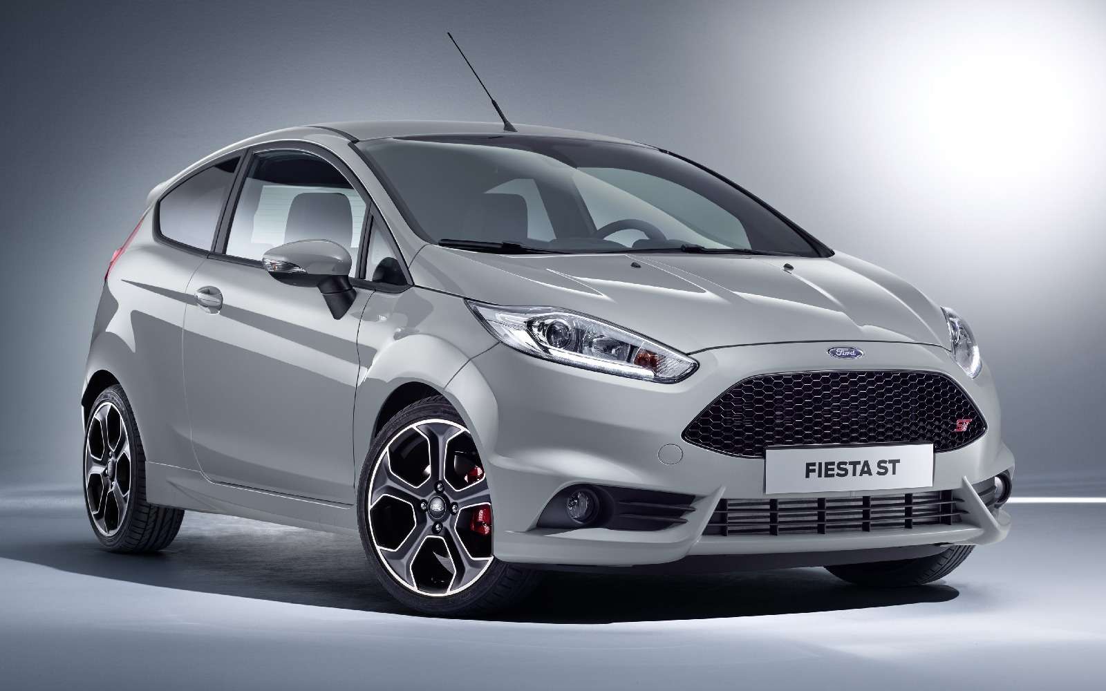 Ford at Geneva Unveils New 200 PS Fiesta ST200; New Kuga SUV Deb