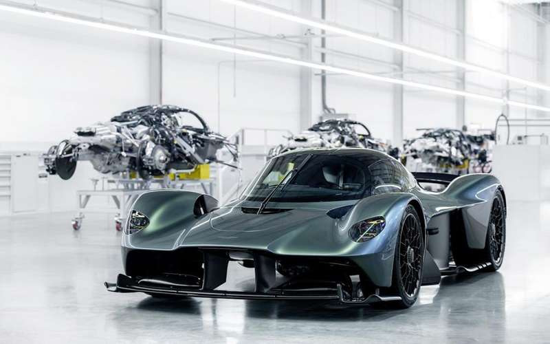 Топ 10 на най-бързите производствени автомобили в света