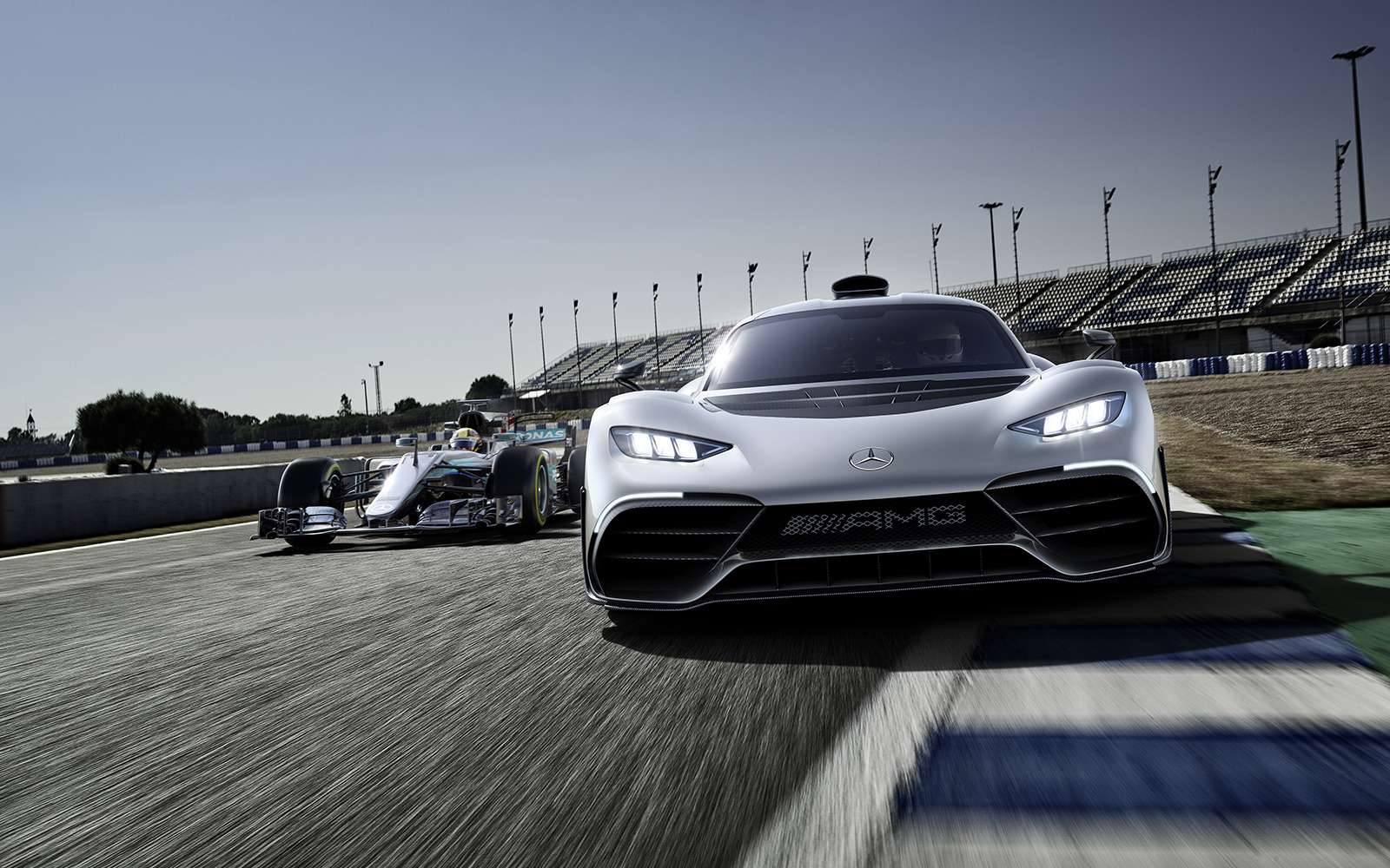 2 секунды до сотни — Mercedes-AMG Project ONE против Aston Martin Valkyrie — фото 805556
