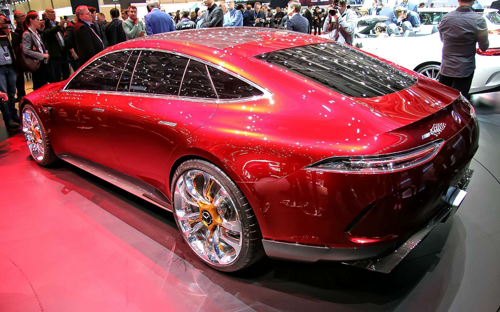 GT Concept — потенциальный «убийца» Porsche Panamera, причем ее топовой версии Turbo S E-Hybrid, которая также дебютировала в Женеве.