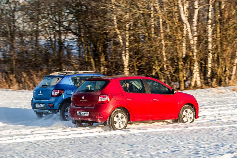Renault Sandero и Sandero Stepway. Динамично разгоняться на укатанном снегу обеим машинам мешает ESP.