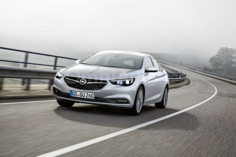 Opel Insignia Grand Sport дебютировал в интернете
