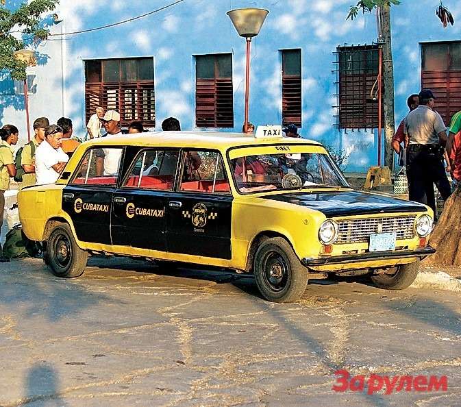 Кубинские умельцы делают из стареньких «жигулей» такие удлиненные такси.