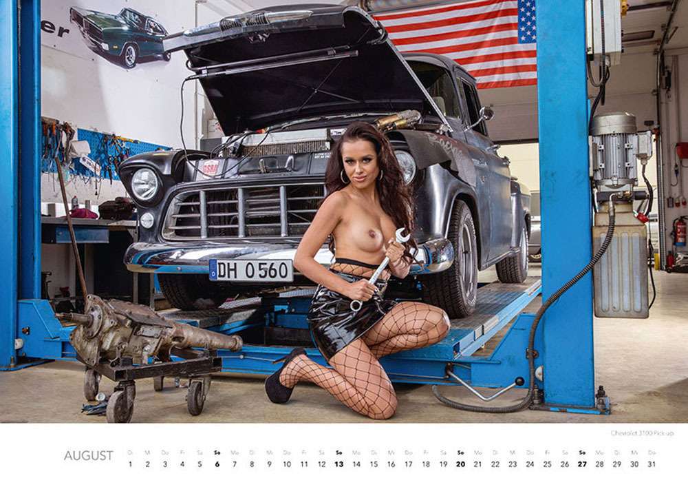 Календарь с красотками «Мечты механика-2022» вышел в свет — фото 1373196