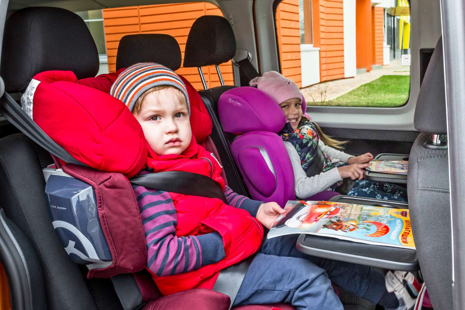 Изящество или практичность? Citroen Grand C4 Picasso против VW Caddy Maxi — фото 599152