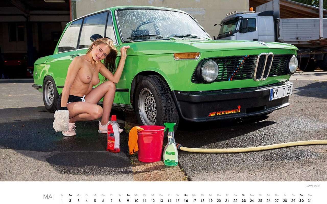 Девушки на автомойке — пожалуй, лучший календарь 2021 года — фото 1203384