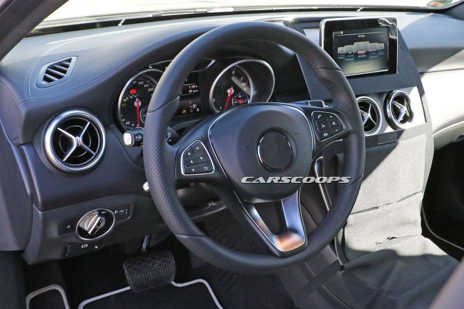 2016-Mercedes-Benz-A-Class-5