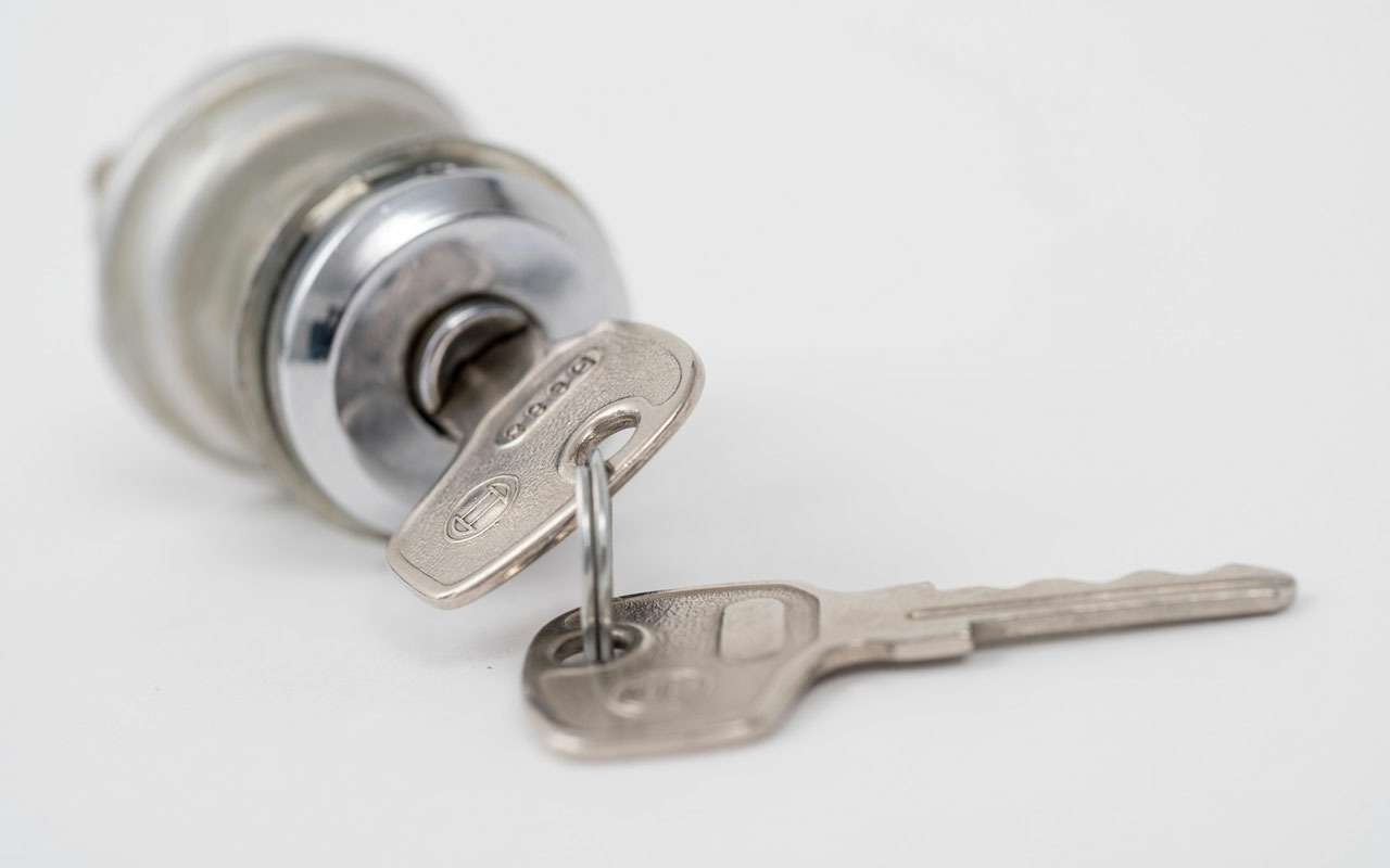 Удивительная история автомобильного ключа: от тумблера до исчезновения — фото 985549