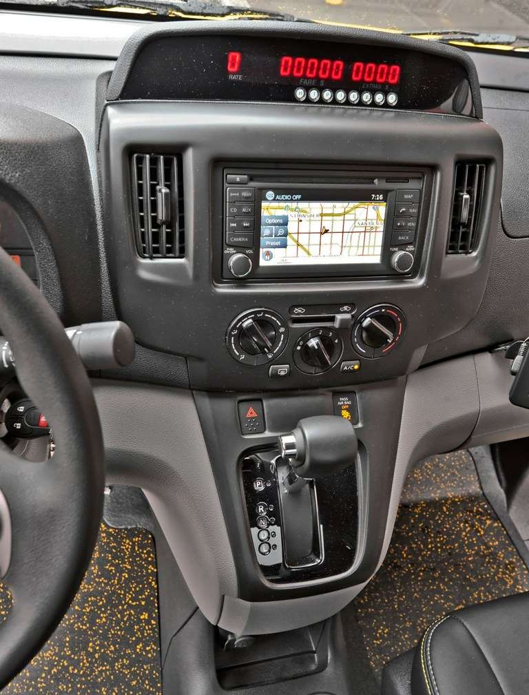 Nissan.Taxi.Center_Console