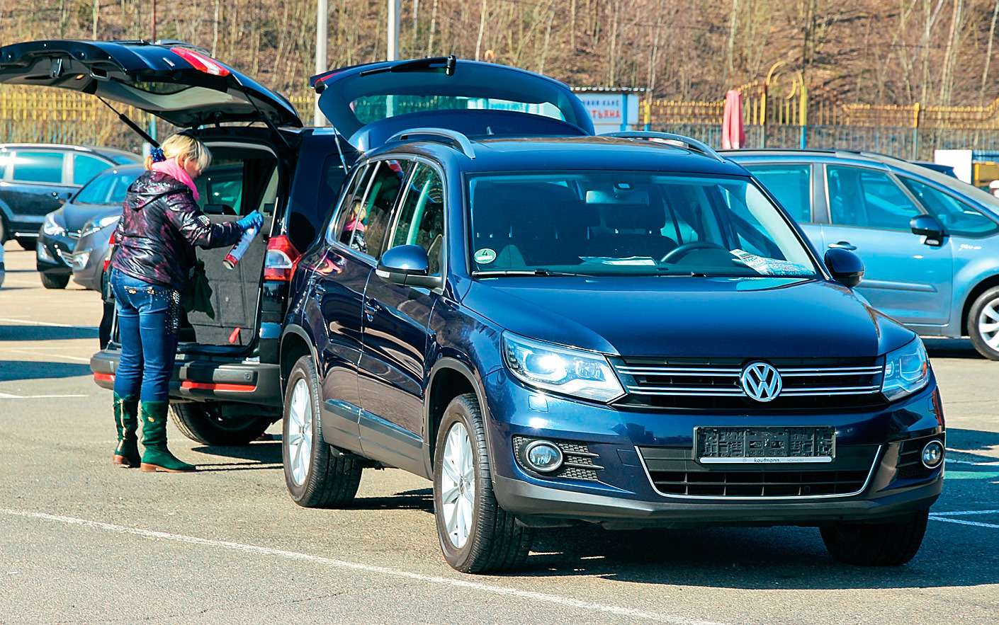Цены на Volkswagen Tiguan начинаются с 756 000 рублей – столько просят за машину 2008 года. Средняя цена Тигуана 2012 года – чуть больше миллиона рублей.
