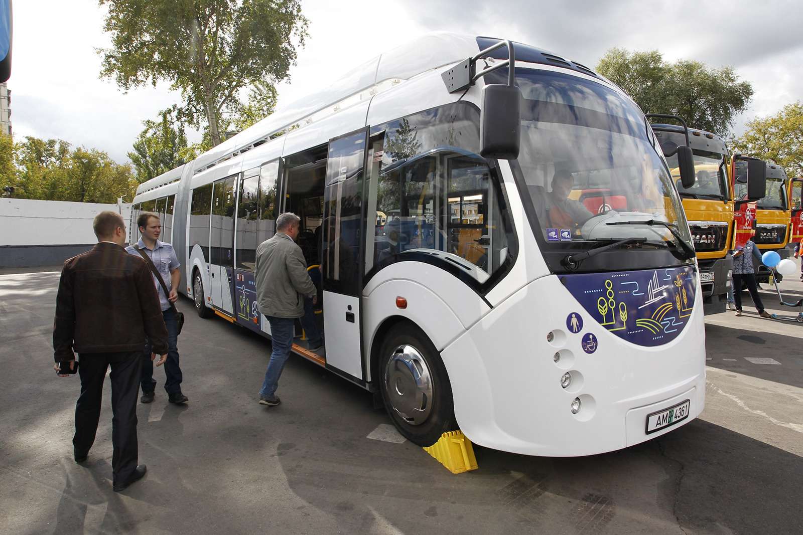 Автобусы нашего детства — выставка пассажирского транспорта — фото 792707