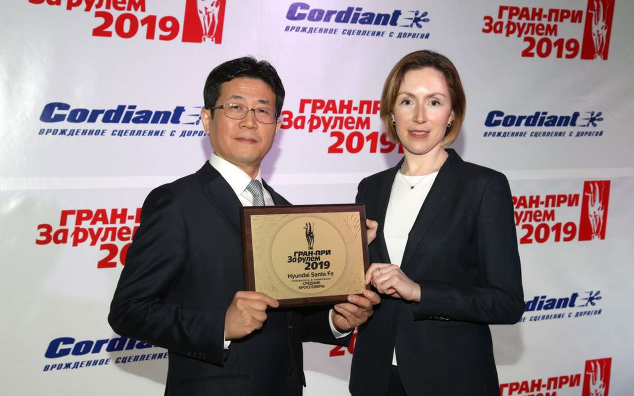 Хван Ги Ён, генеральный директор компании «Хендэ Мотор СНГ», и Юлия Тихонравова, руководитель группы по связям с общественностью «Хендэ Мотор СНГ».