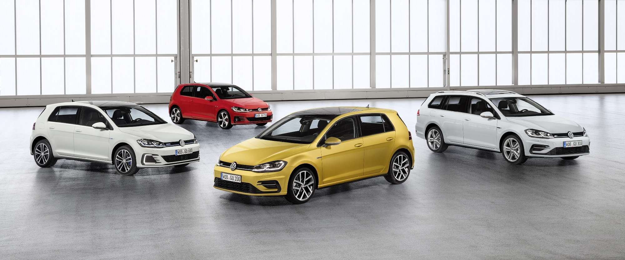 Дальнейшая оцифровка: Volkswagen представил обновленный Golf — фото 661693