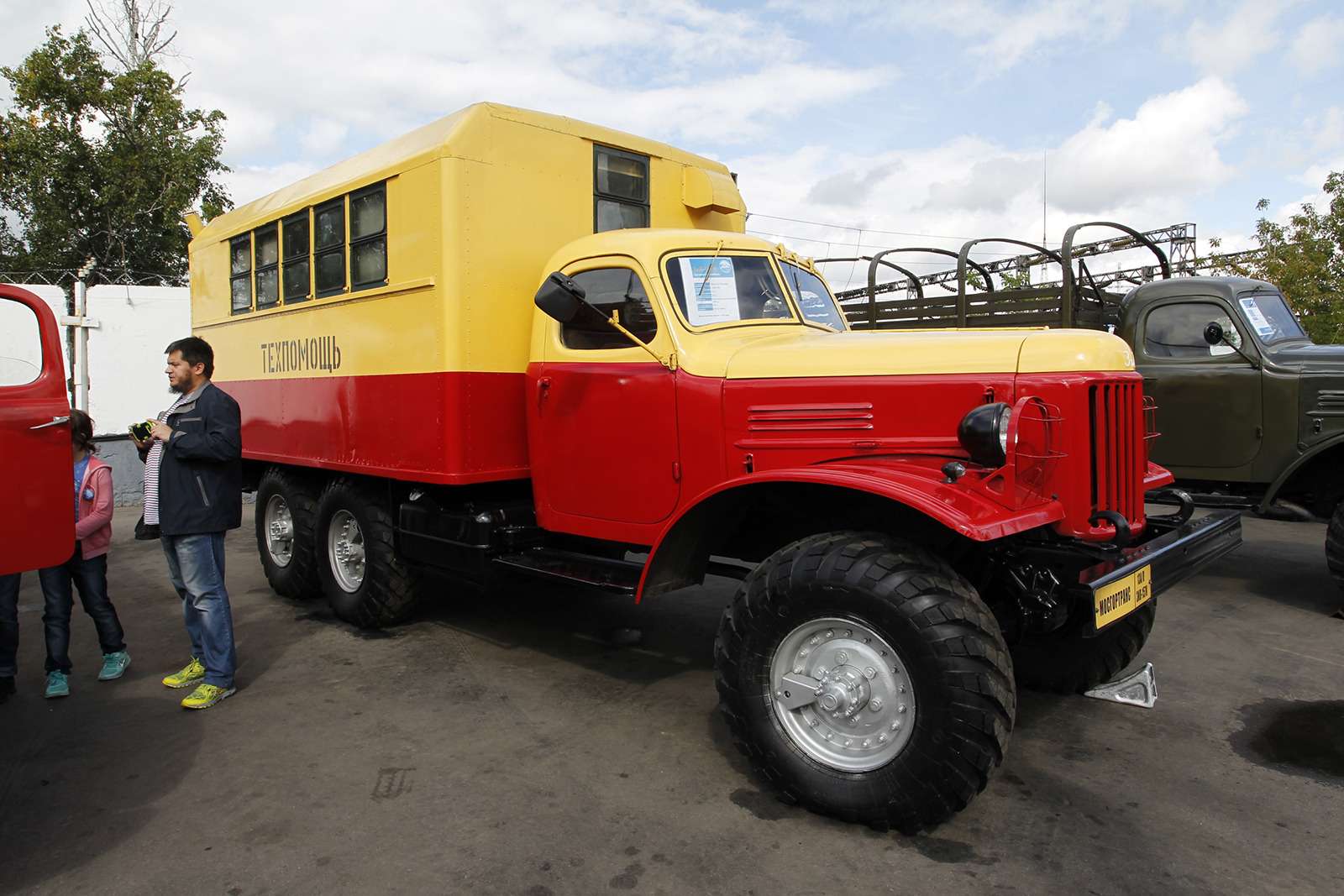 Автобусы нашего детства — выставка пассажирского транспорта — фото 792598