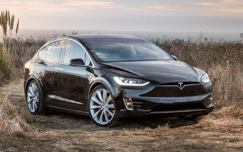 Сдуло ветром: новое ДТП с участием Tesla Model X в режиме автопилота