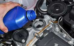 Как лучше всего доливать масло в двигатель, когда он холодный или горячий? С помпой или без? заполнить фильтр?