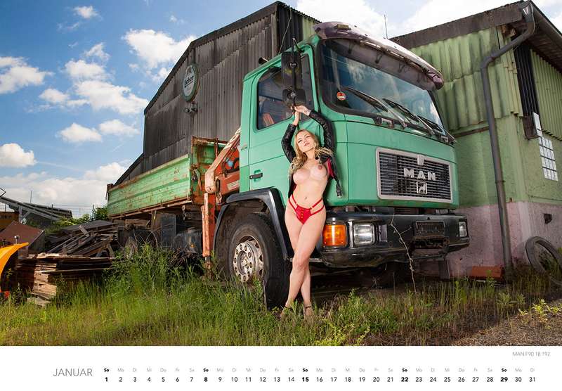 12 сексапильных красоток в календаре «Мечты дальнобойщика»-2023